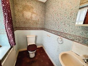 Guest wc- click for photo gallery